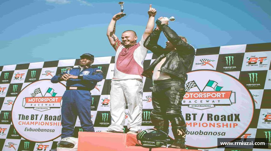 用汗水浇灌梦想的花朵！